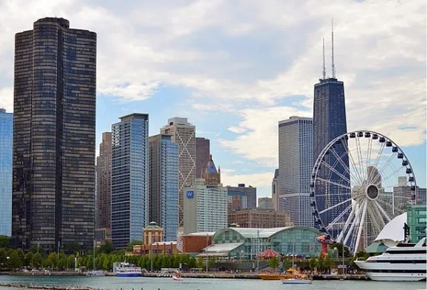 Dock and Dine: 4 Restaurants to Visit by Boat in Chicago, Illinois