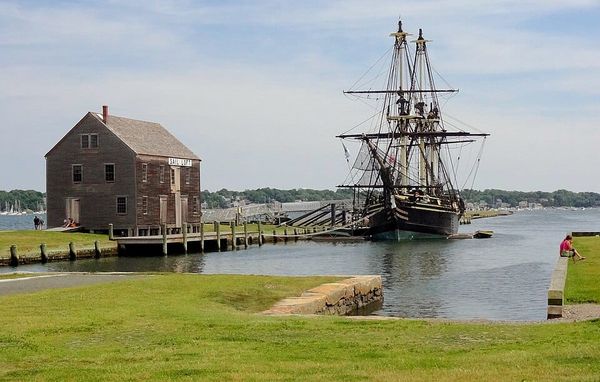 Dock and Dine: Restaurants to Visit Via Boat in Salem, Massachusetts