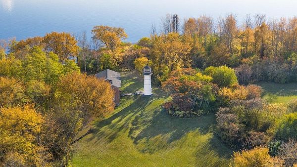 Coastal Sites: Lighthouses in Vermont to Add to Your Boating Bucket List