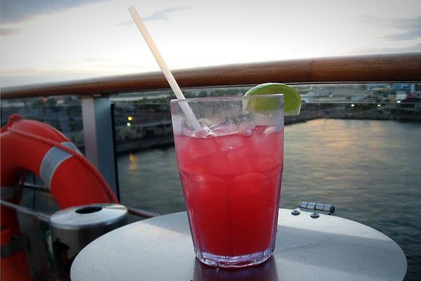Boating Lifestyle: 8 Nautical Cocktails for a Sunset Cruise