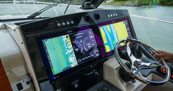 Mechanical Wind Vanes vs. Autopilots: Which is Better for Long Passages?