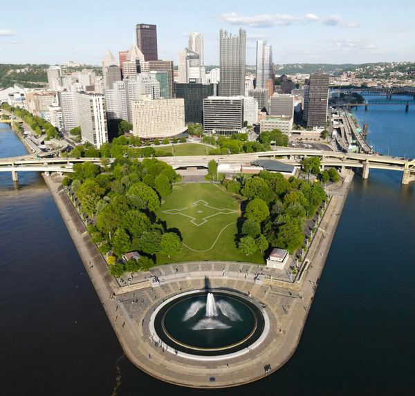 Dock and Dine: Restaurants to Visit Via Boat in Pittsburgh, Pennsylvania