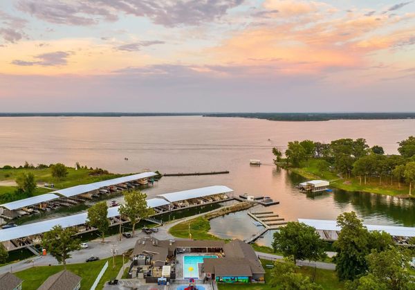 Dock and Dine: Restaurants to Visit Via Boat in Disney, Oklahoma