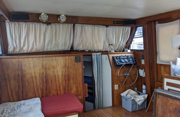 Curtain Tracks for Interior Curtains: Types, Installation and Maintenance