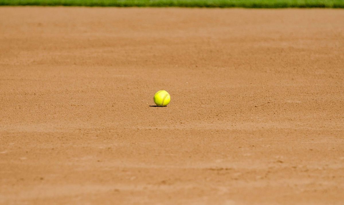 Midlothian continues title defense with resounding softball victory
