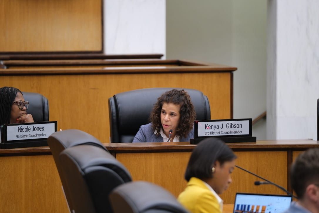 City Council again delays action on financial transparency measures