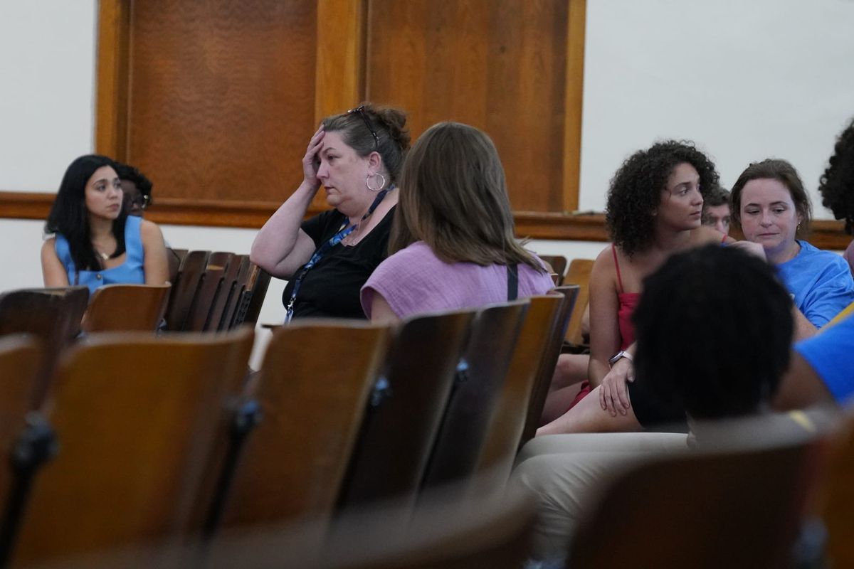 ‘I’m frustrated’: Parents confront Kamras over mold at Barack Obama Elementary