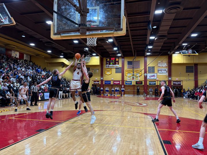 Petersburg puts on a show, advances to state final