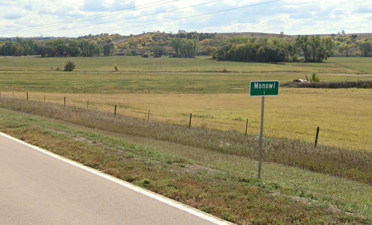 The sign says “Monowi 1,” from Google Street View.