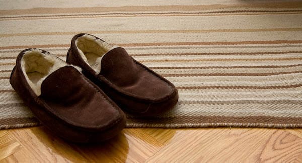 Detail photo from a rug listing. Not a slippers listing.