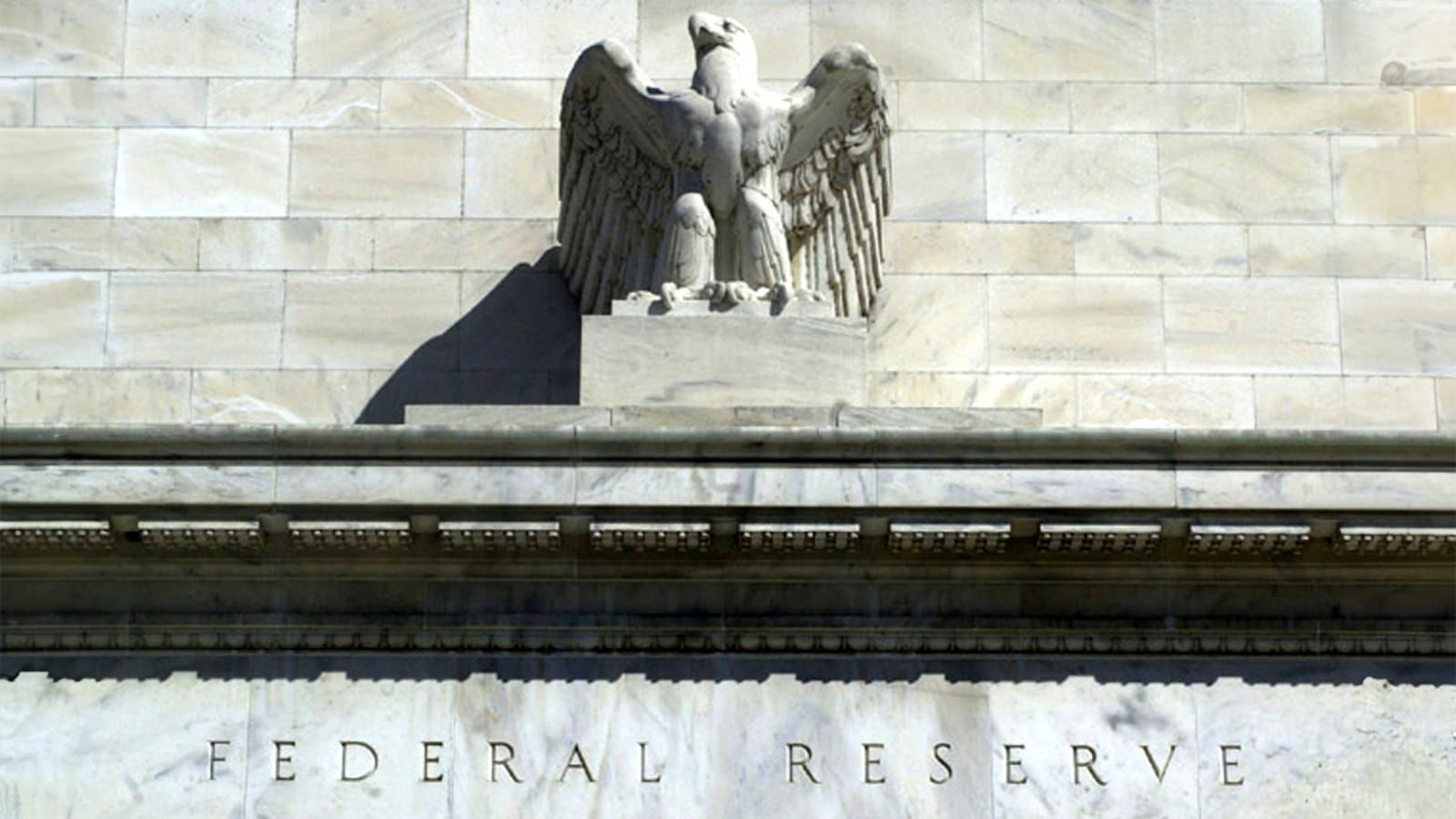 Geldpolitik am Scheideweg: Kevin Warsh und der riskante Pakt mit dem Finanzministerium