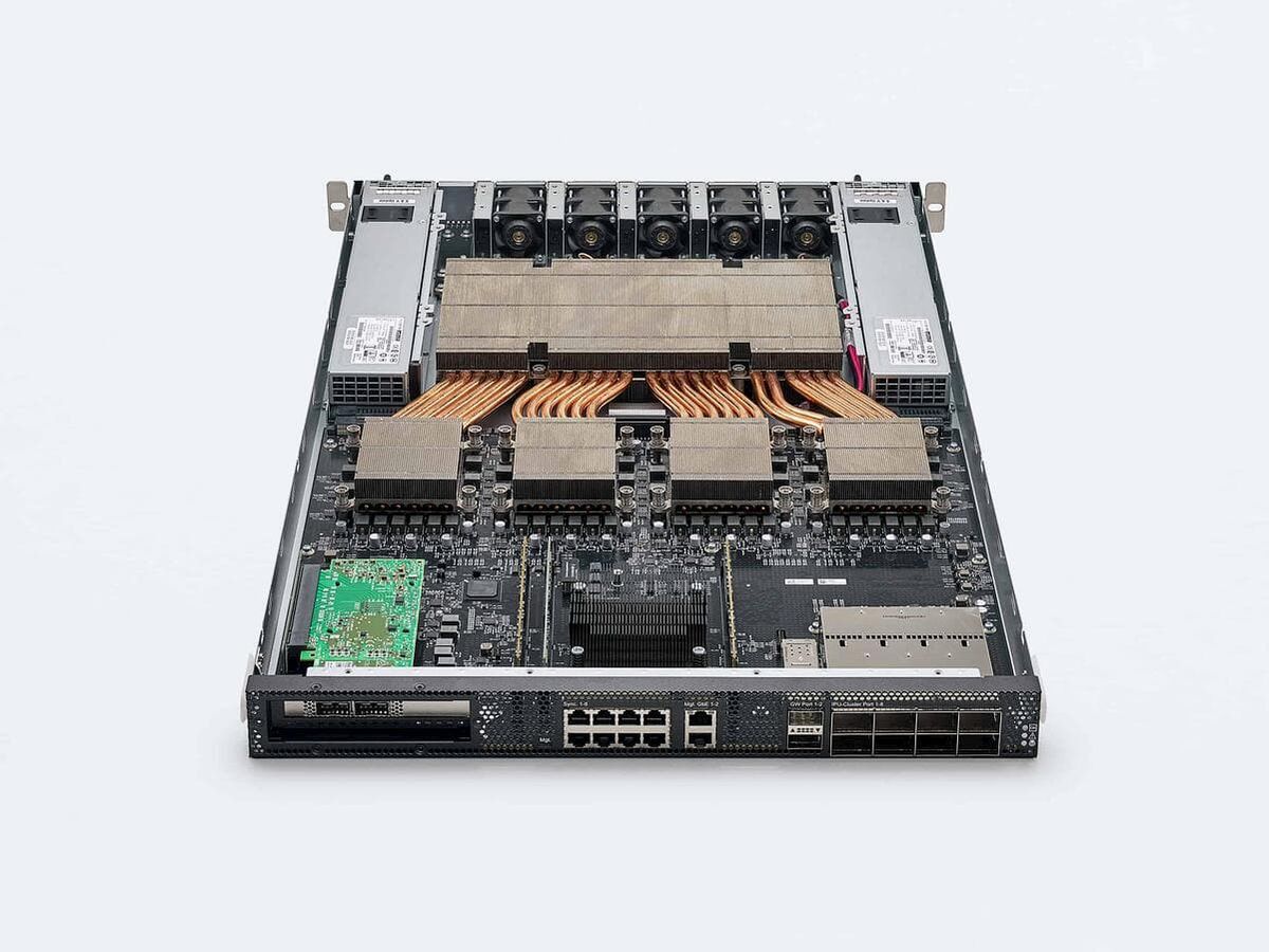 グラフコアの機械学習用コンピュータは1ペタフロップを達成したと主張