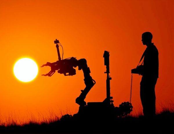 自動化失職の大波  高卒は大卒の4倍機械に職を取られやすい