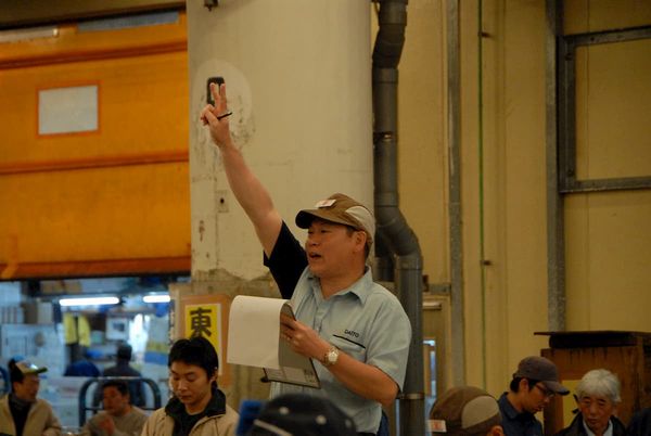 「後悔」を最小化するデジタル広告入札戦略が予算消化の最適化と市場安定をもたらす