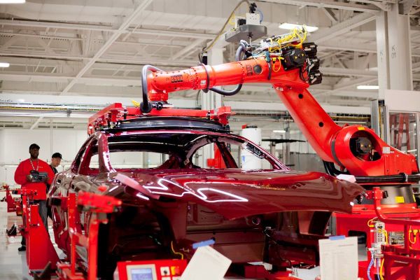 ソフトウェア定義自動車は電動化の夢を見る