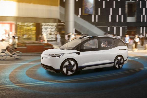 ロボタクシーの稼働がウーバー型配車を凌ぐ