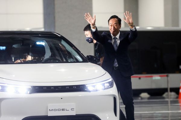 鴻海、EVの委託生産に悪戦苦闘