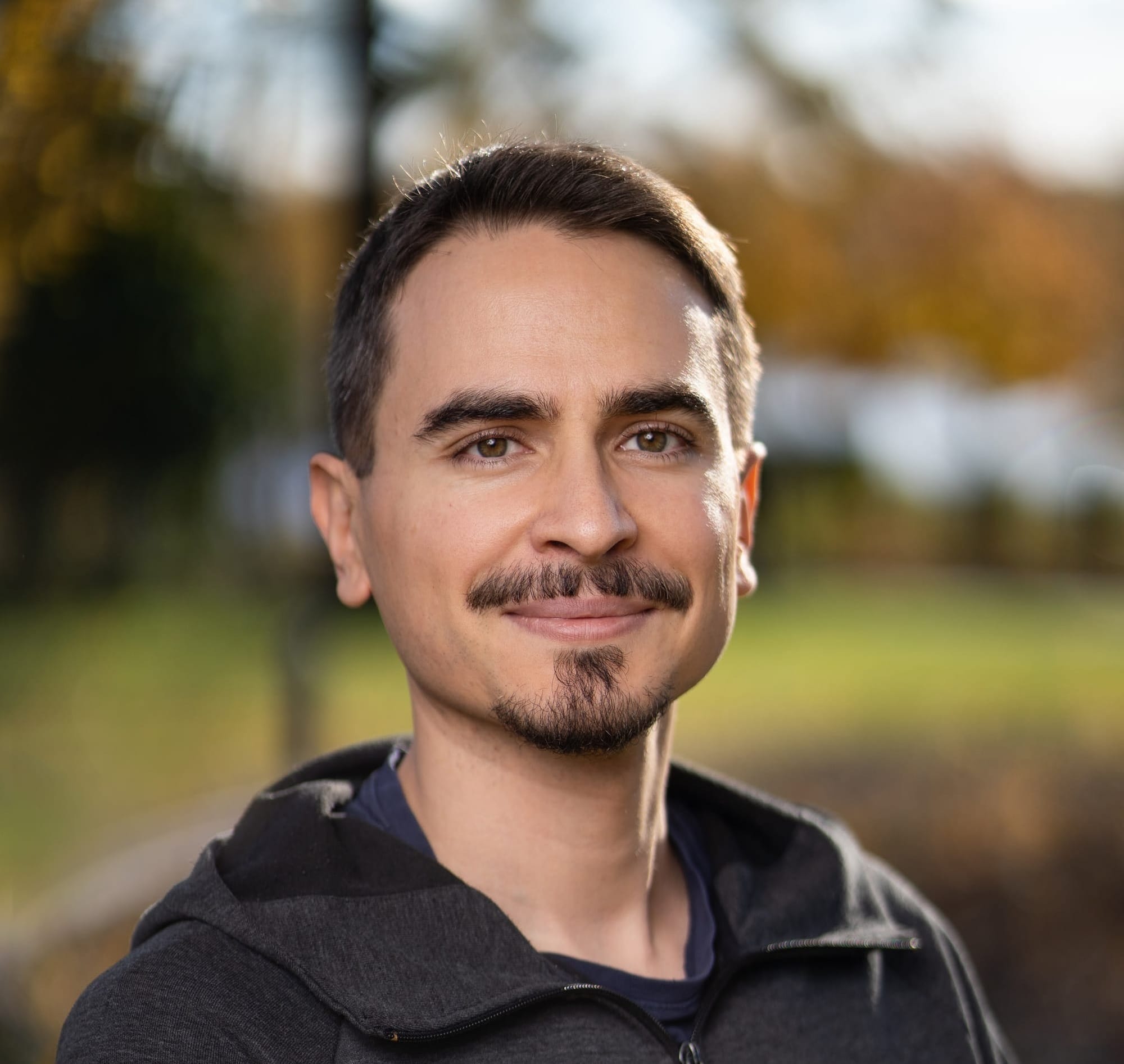 på Márton Szűcs - Konsult i Östersund