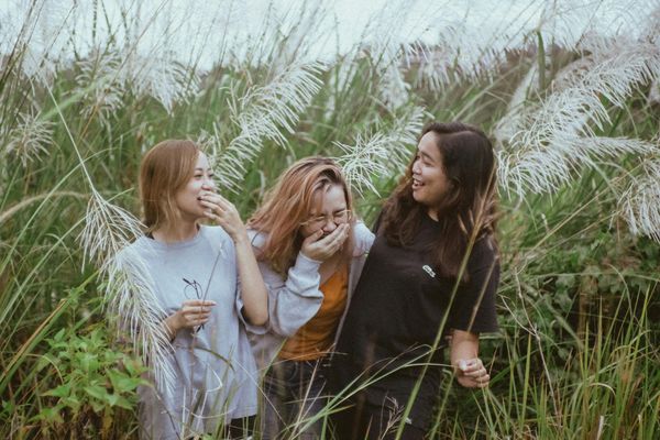 Hacer amigos después de migrar: uno de los desafíos más difíciles de la adolescencia