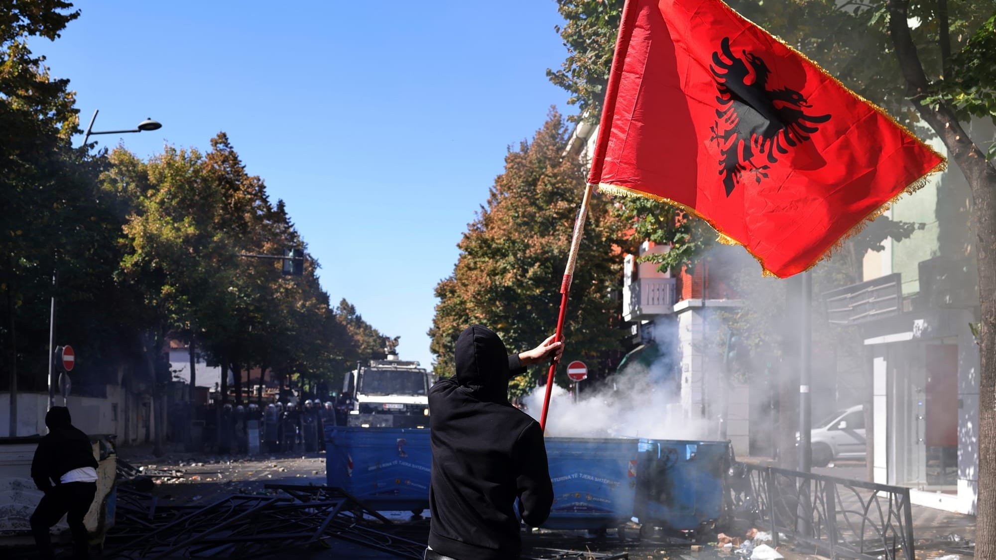 Arnavutluk'ta eğitim masrafları ve işsizlik nedeniyle öğrenci protestoları ve gözaltılar