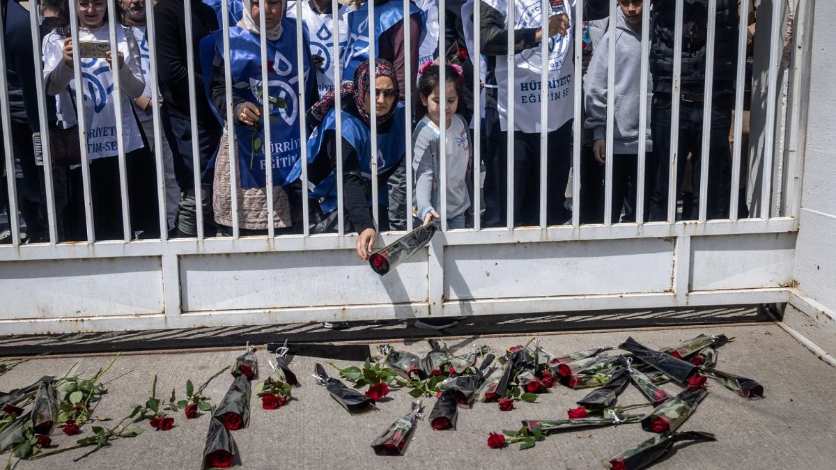 Okul saldırılarının gölgesinde kalan “çocukların yas tutma hakkı”