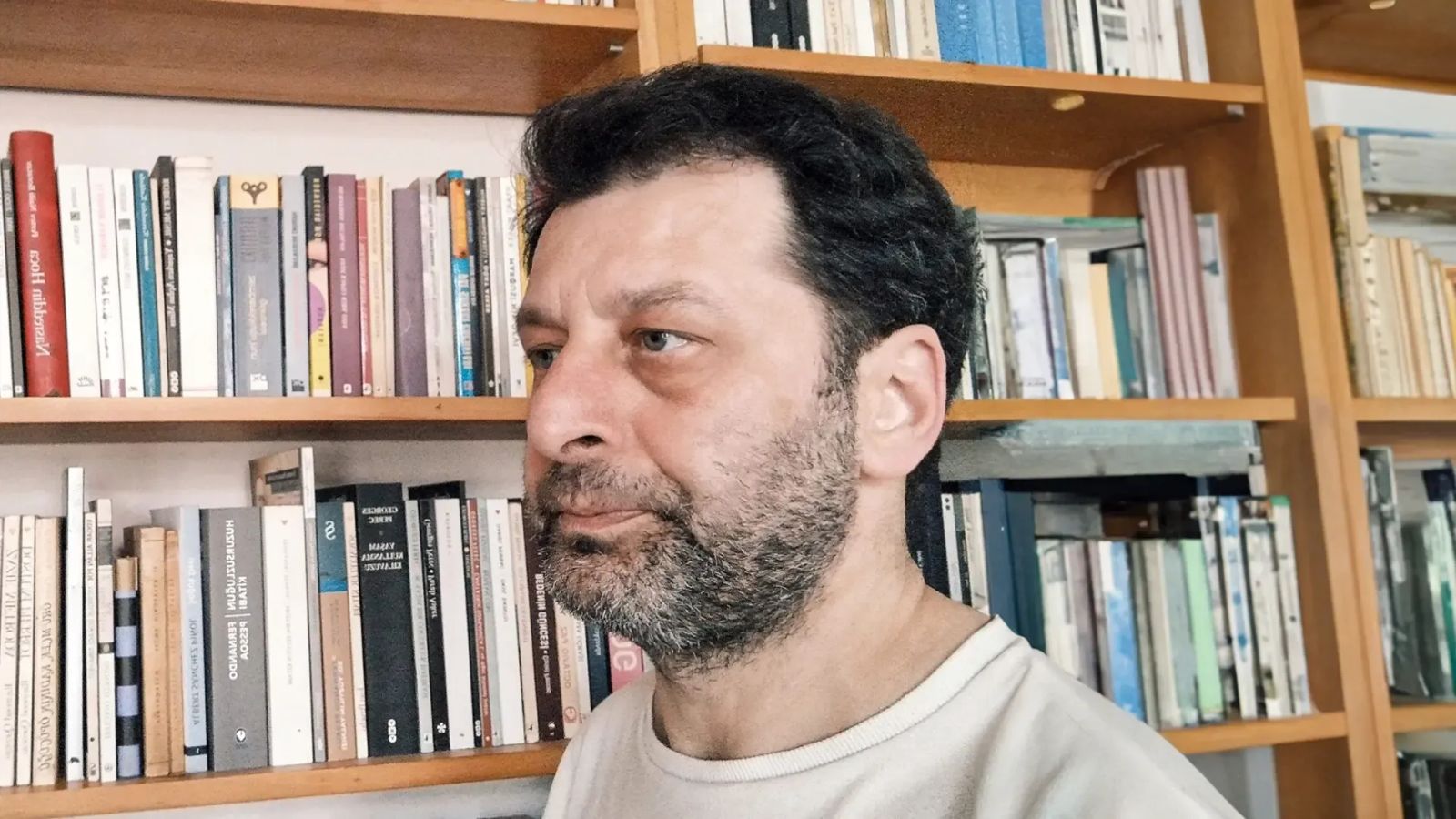 Robinson Crusoe 389: “Sistemin dışında olmak bizim yazgımızda var herhalde”