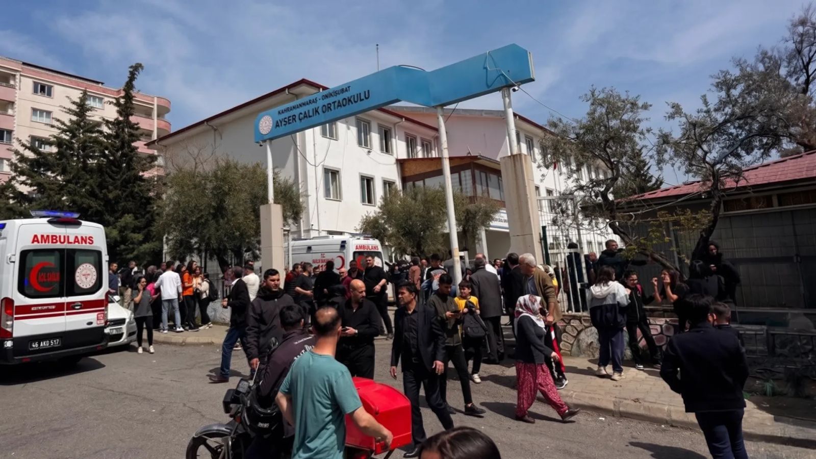 Kahramanmaraş'ta 14 yaşındaki çocuk okulda 5 silahla katliam yaptı