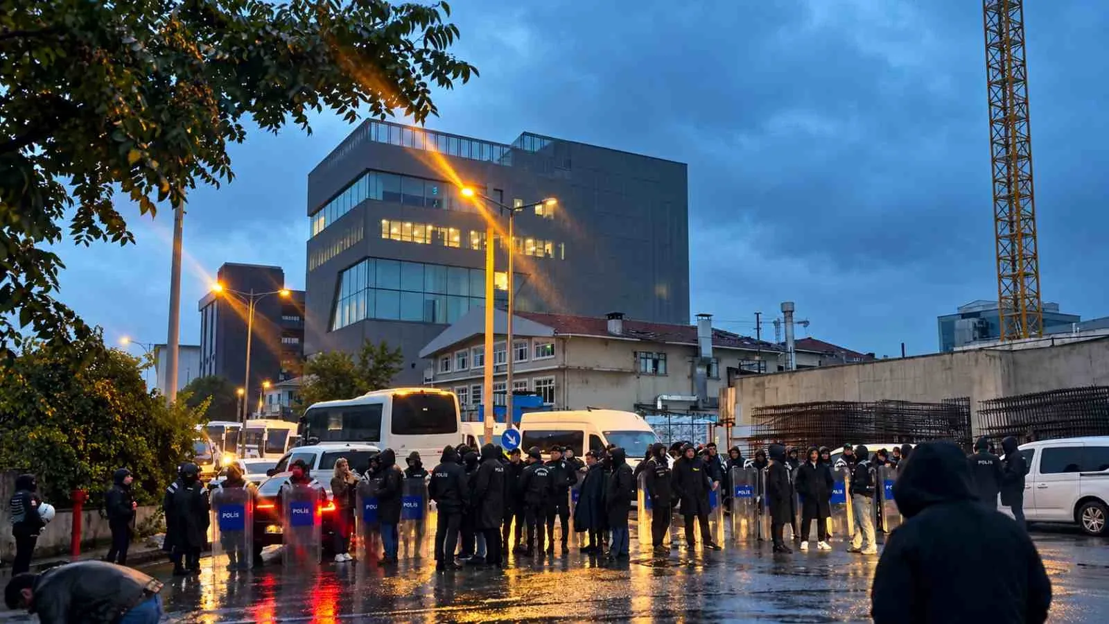 Halk TV’ye polis baskını: Kayyum atandı