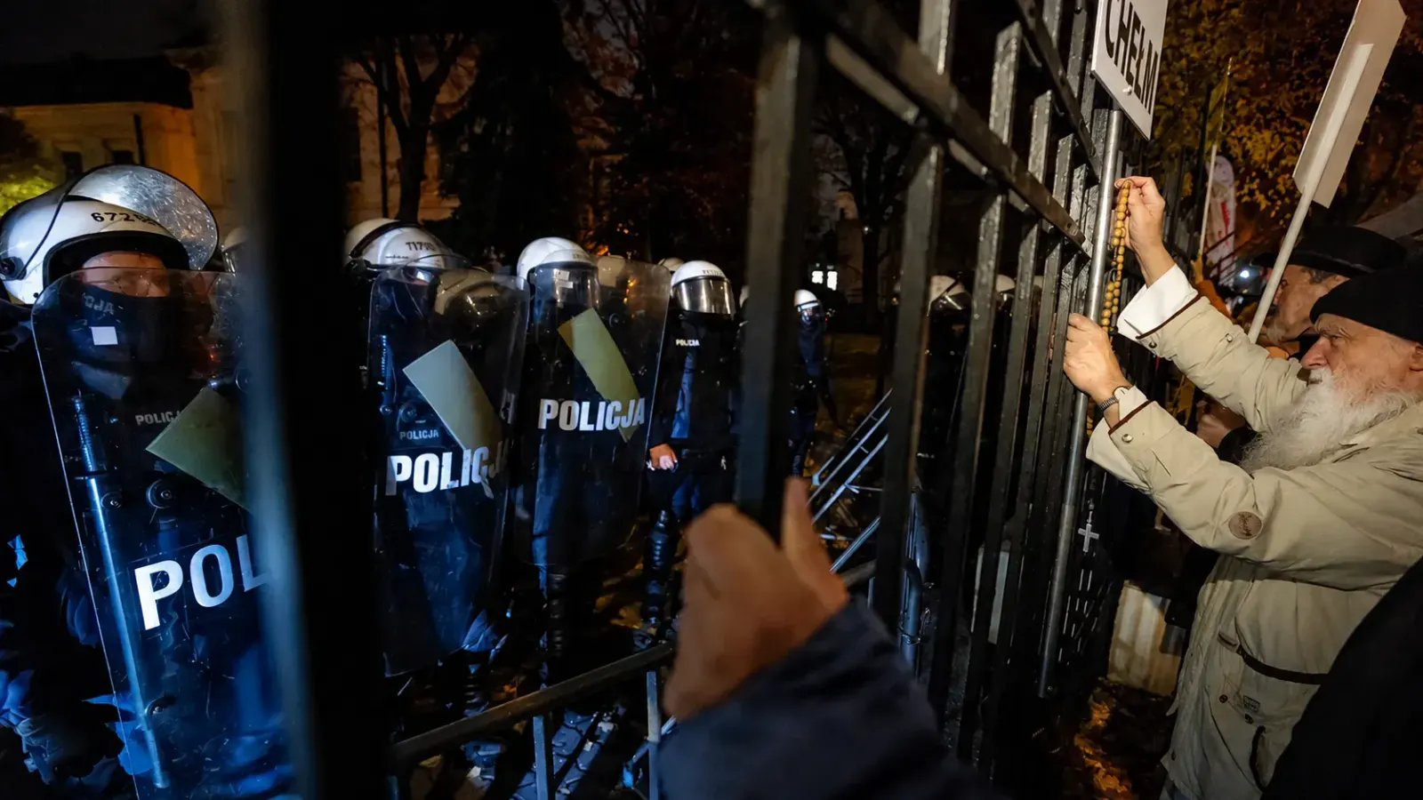 Polonya'da Anayasa Mahkemesi krizi: Polis binaya girdi, muhalefet 'darbe' dedi