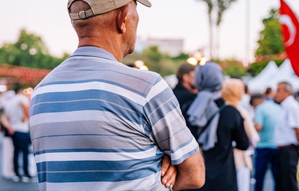 Milli dayı üniformamız: Çizgili polo tişört