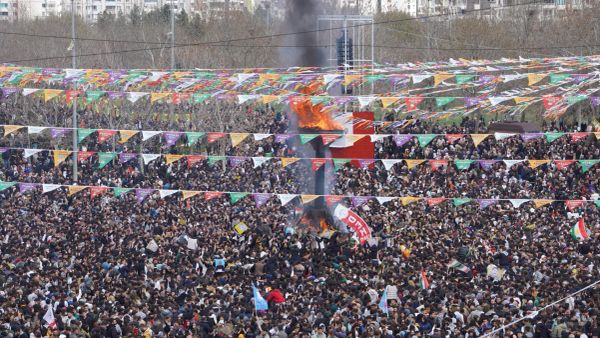 Diyarbakır'da Nevruz: Halk temkinli, mesafeli ama umutlu