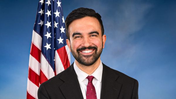 New York’un ilk Müslüman belediye başkanı olma yolundaki Zohran Mamdani kimdir?