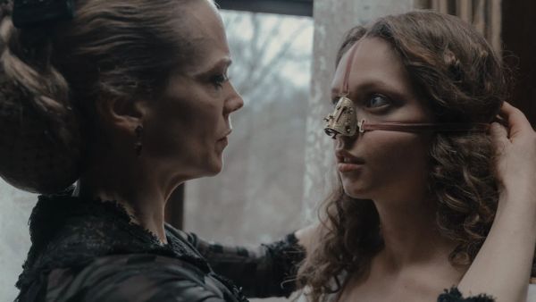 Çirkin Üvey Kardeş ya da prens beğensin diye yaratıklaşan kadınlığımız