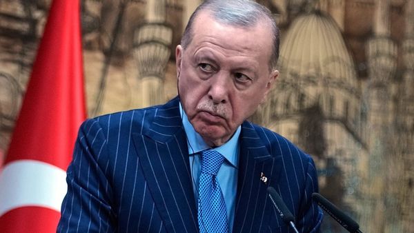 Yeni Şafak yazarından “Erdoğan’a içerden tuzak mı?” sorusu