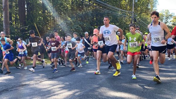 Warm Weather Greets Runners at the 43rd Annual Woodbridge 5K Road Race