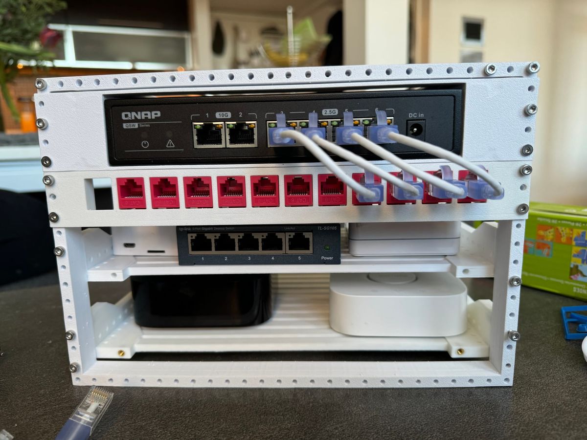 I Built a Mini Homelab media server rack