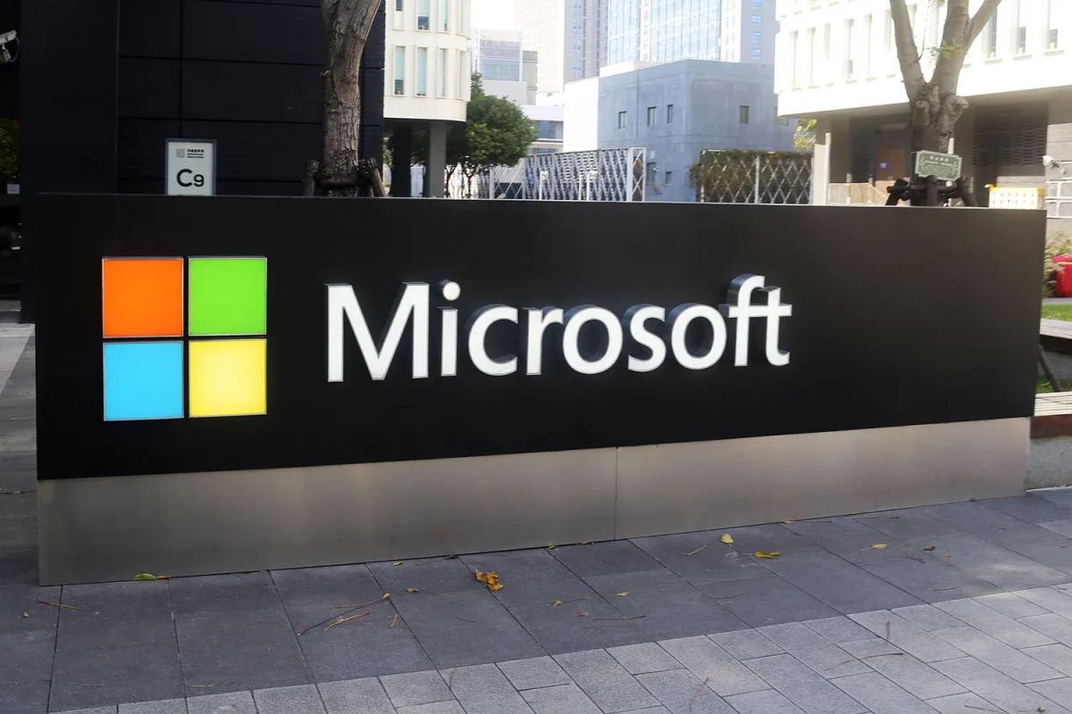AI Spending Shakeup: Microsoft’s Big Decision Stuns Investors