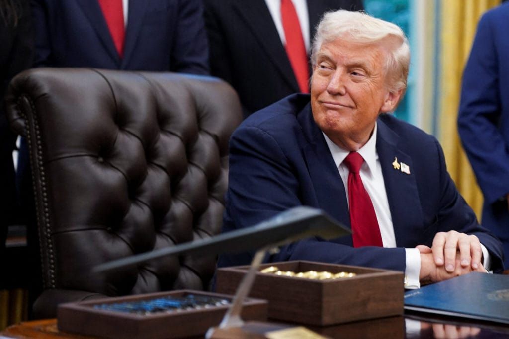 Shutdown Chaos Blocks Trump’s Farm Rescue — Farmers Say Even a $14B Bailout Won’t Cut It