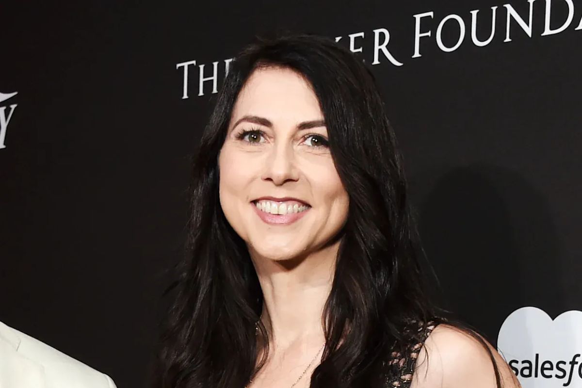 How a $1,000 College Loan Changed MacKenzie Scott’s Life—and Sparked Her Multi-Billion-Dollar Mission to Give Back