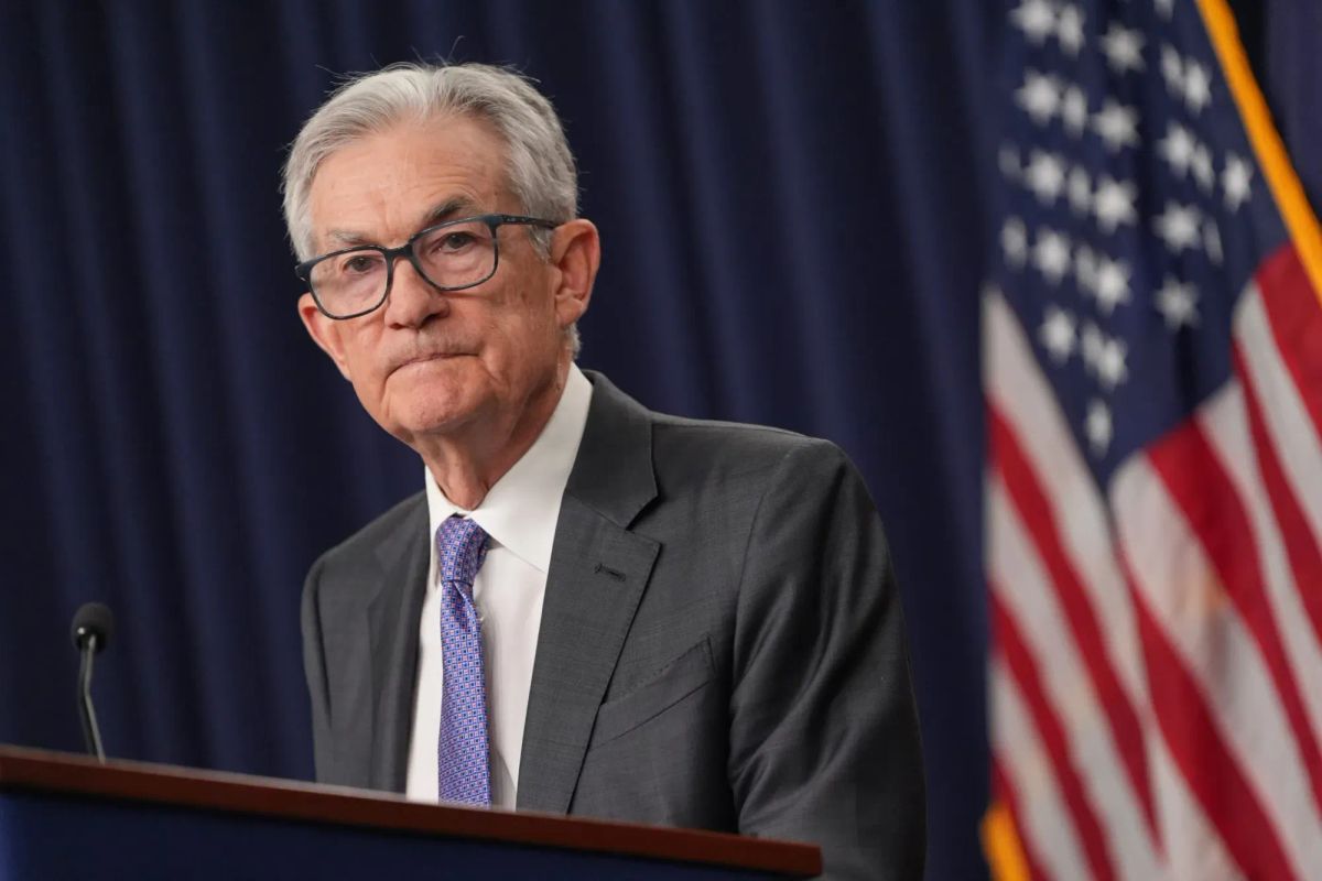 Investors Are Dumping the Dollar After an Unusual Fed Intervention