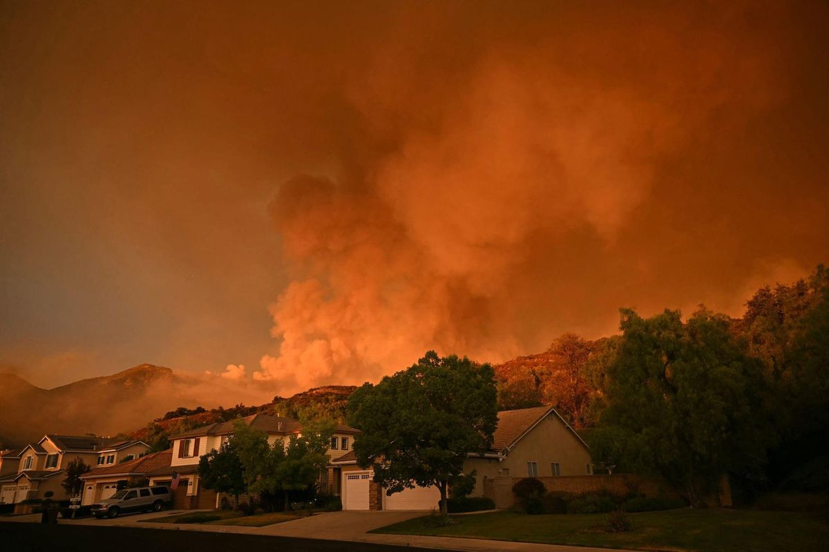 Sandy Fire Cause: Over 10,000 Homes Evacuated As Massive Wildfire Rips Through Los Angeles County