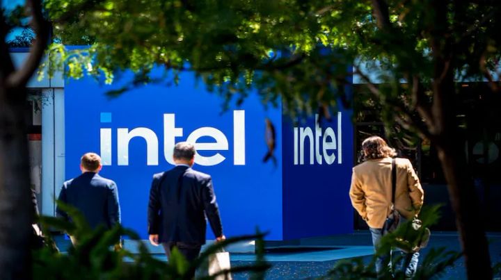 Intel’s Big Move: New CEO, Big Losses, and a Lifeline from Taiwan