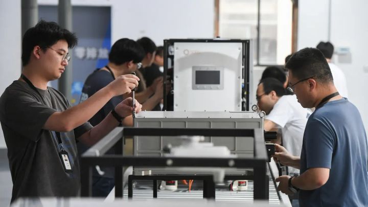 China Industrial Profits Plunge 9.1% in May as Manufacturing Sector Faces Headwinds