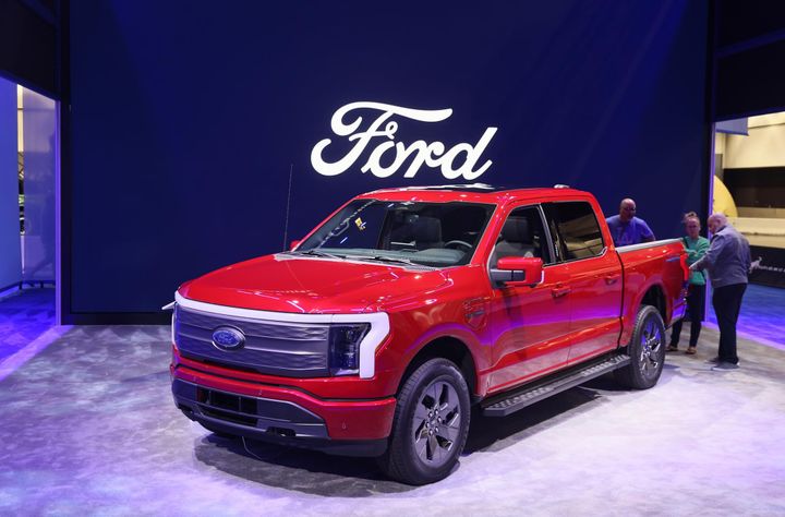 Ford’s Massive $19.5B Pivot: Bigger EVs Axed, Hybrids & Battery Storage Take Center Stage