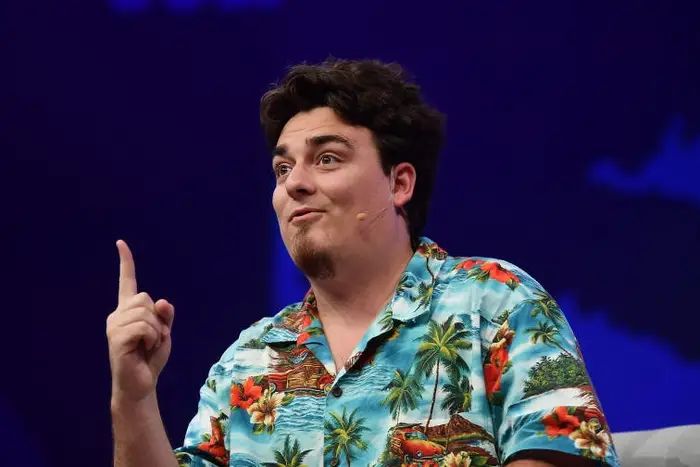 AI Could Make Cars and Homes Almost Free: Palmer Luckey Predicts a Radical Drop in Prices