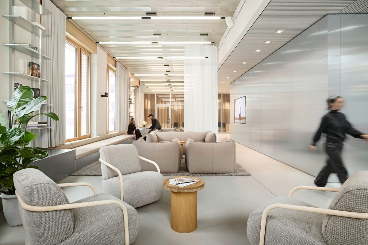 BESTSECRET | Atmosphère feutrée et contemporaine par HENN