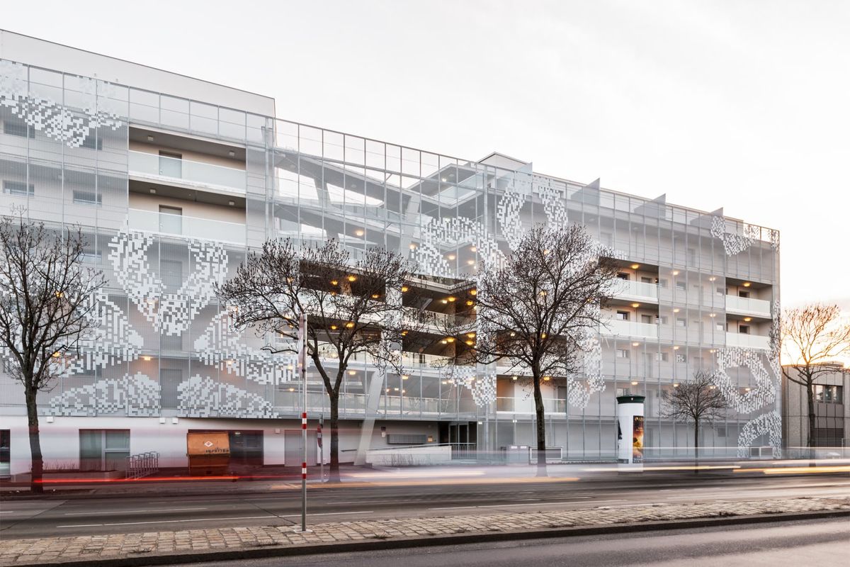 Pixel et transparence | SAKURA par Nerma Linsberger