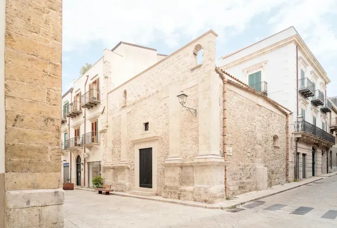 Prior Ecclesia | devient un bureau contemporain signé studio didea