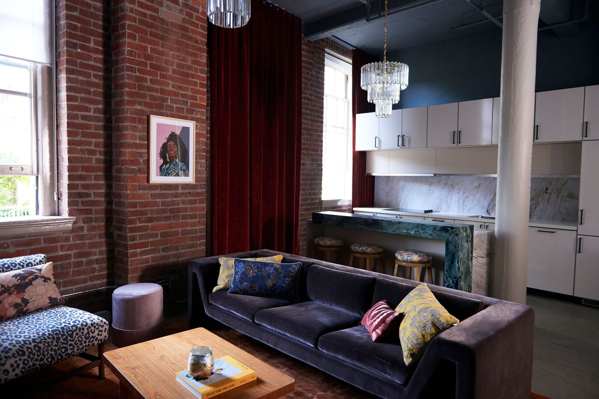 Crane Loft | Entre briques et velours par Studio Roslyn