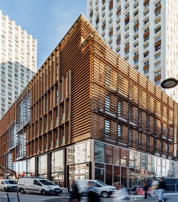 Structures en Bois et Verre | L'Élégance Écologique de WikiVillage par AAA et DVVD